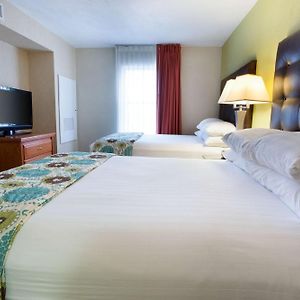 Queen Suite Two Queen Beds